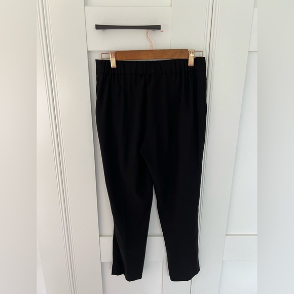 ARITZIA BABATON Conan Cropped Pant
Cropped crepe trousers black workwear 4 - Picture 7 of 12